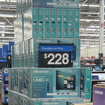 Walmart Supercenter - Accident waiting to happen - Department Stores Near Me - Peru, Illinois