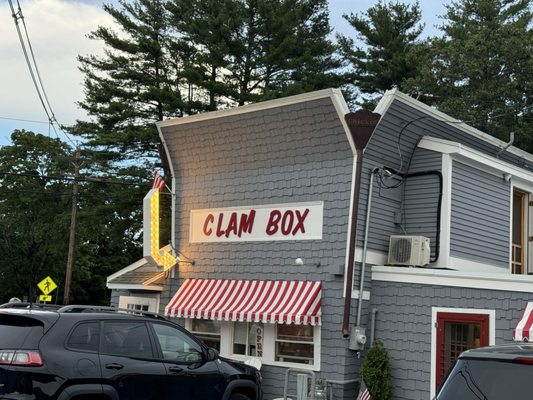 Clam Box of Ipswich by null