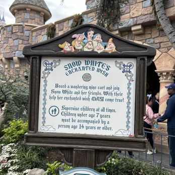 Snow White's Enchanted Wish - Amusement Parks Near Me