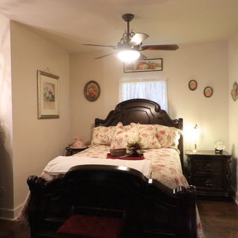 Bridget's - Bella Rose Room - Bed & Breakfast Near Me - Marble Falls, Texas