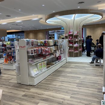 Oomomo - Department Stores Near Me - Burnaby, British Columbia