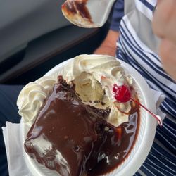 Stephanies Ice Cream - Brownie sundae