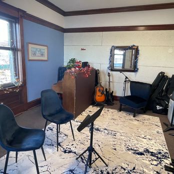 Ultimate School of Guitar - Large Studio Room - Musical Instruments & Teachers Near Me - Chicago, Illinois Ultimate School of Guitar - Large Studio Room - Musical Instruments & Teachers Near Me - Chicago, Illinois