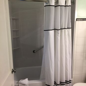 The Inn On Third - Nice Bathroom - Hotels Near Me - St. Petersburg, Florida