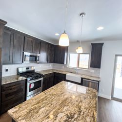 Reinhardt Homes - New home in La Pine with custom kitchen