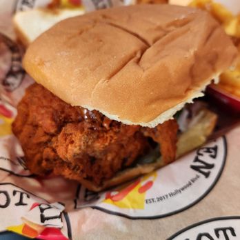 Dave's Hot Chicken - Slider - Chicken Shop Near Me - Troy, Michigan