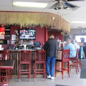 Studabakers Beach Side Bar & Grill - people sitting at the bar - Bars Near Me - Orillia, Ontario Studabakers Beach Side Bar & Grill - people sitting at the bar - Bars Near Me - Orillia, Ontario