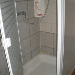 Evo Hostel Berlin - Schmier und Siff in der Wanne und an den Wänden