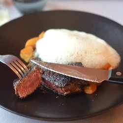 La Petite Auberge - La Petite Auberge | Lothring. Rindertück | Pfefferschaum | Kartoffelchips | Augerbinengemüse