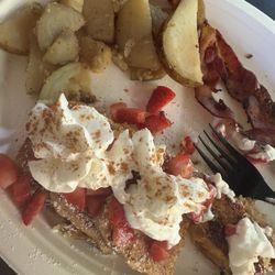 Timbers Log Cabin - Tavern Toast Breakfast with potatoes and bacon