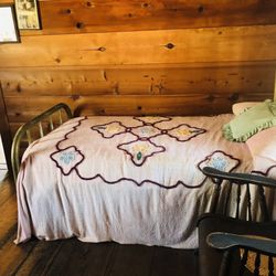 Archie Campbell Museum and Homeplace Complex - A not so comfortable looking bed