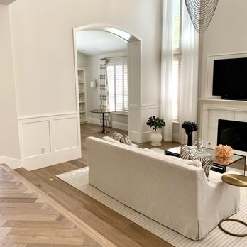 Fautt Homes - a living room with hardwood floors - General Contractors Near Me - Alamo, California Fautt Homes - a living room with hardwood floors - General Contractors Near Me - Alamo, California