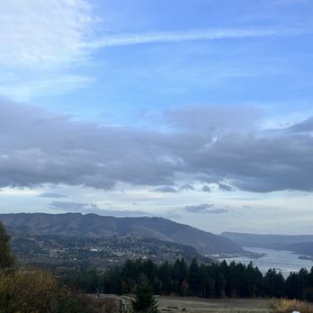 AniChe Cellars - Wine Bars Near Me - Underwood, Washington