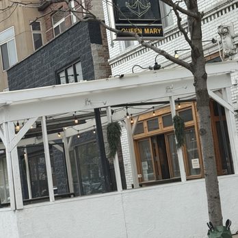 Queen Mary Tavern - Cocktail Bars Near Me - Chicago, Illinois Queen Mary Tavern - Cocktail Bars Near Me - Chicago, Illinois