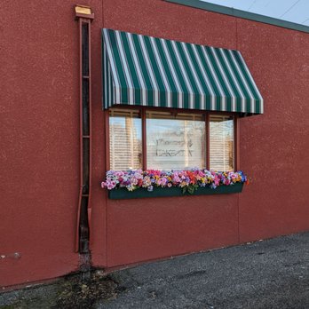 Buca di Beppo Italian Restaurant - Cute window - Italian Near Me - St. Paul, Minnesota
