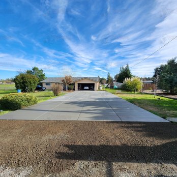 A. Townsend Concrete - Large concrete driveway in rural Vacaville California. - Masonry/Concrete Near Me