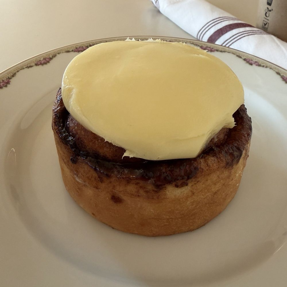 Buttercup  - Cinnamon roll - Coffee & Tea Near Me - Chicago, Illinois
