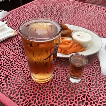 Black Horse Pub - Magner's and whiskey - Pubs Near Me - Brooklyn, New York