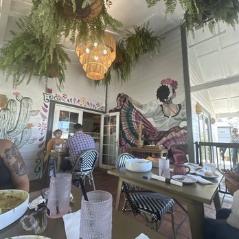 Quiero Brunch - Outdoor seating - Mexican Near Me - Temecula, California Quiero Brunch - Outdoor seating - Mexican Near Me - Temecula, California