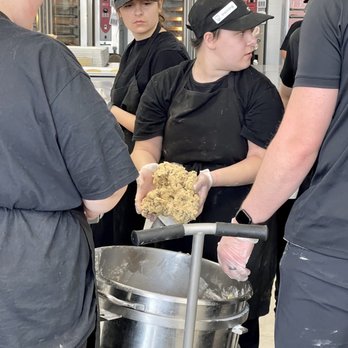 Crumbl - Joplin - Making cookies - Bakeries Near Me - Joplin, Missouri Crumbl - Joplin - Making cookies - Bakeries Near Me - Joplin, Missouri