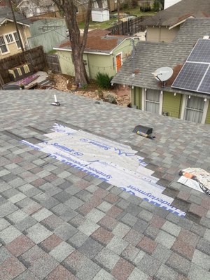 Diaz Roofing & More Logo