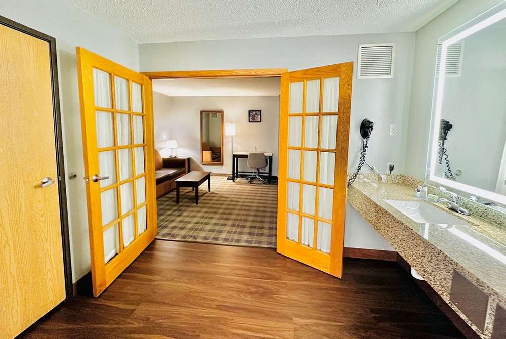 AMERICINN BY WYNDHAM SHAKOPEE NEAR CANTERBURY PARK Updated August 2024 81 Photos & 27