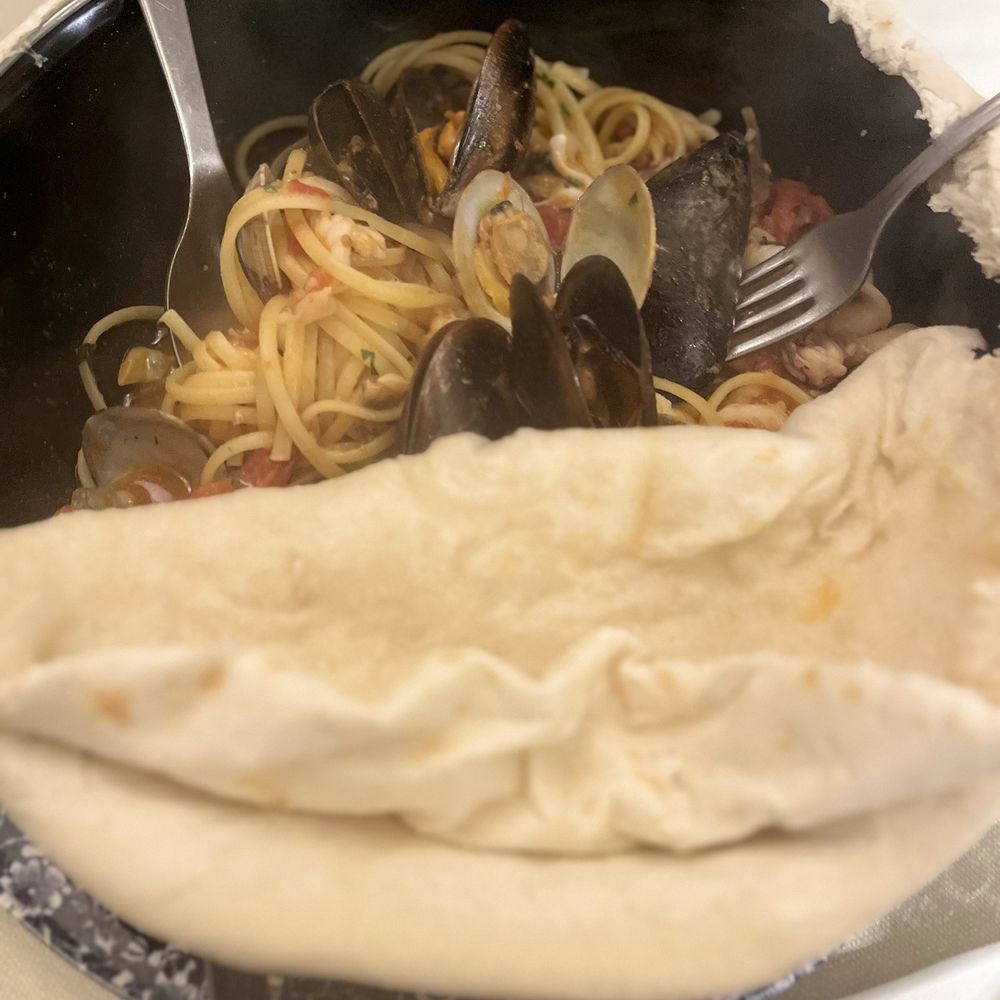 Il Cestino - Linguine pasta with mixed seafood - Italian Near Me - Milan, Michigan Il Cestino - Linguine pasta with mixed seafood - Italian Near Me - Milan, Michigan
