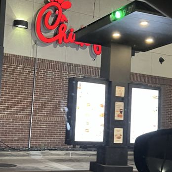 Chick-fil-A - At first I thought it was kind of odd that the drive thru was empty, but realized why after I had my one star guest experience. - Fast Food Near Me - Dallas, Texas