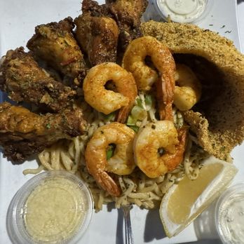 938 Crawfish - PLAYER'S PLATE garlic noodles, 5 tony wings, I catfish fillet, 5 prawns - Seafood Near Me - Albany, California