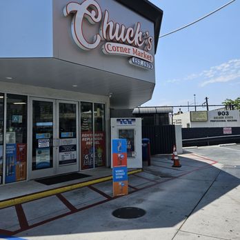 Chuck's Corner Market 76 - The front - Gas Stations Near Me - Burbank, California Chuck's Corner Market 76 - The front - Gas Stations Near Me - Burbank, California