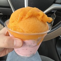 Mango and strawberry ice cream Mango and strawberry ice cream