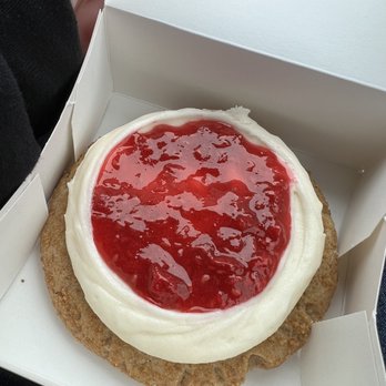 Crumbl - Fair Lakes - Raspberry cheesecake - Bakeries Near Me - Fairfax, Virginia Crumbl - Fair Lakes - Raspberry cheesecake - Bakeries Near Me - Fairfax, Virginia