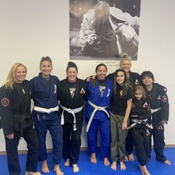 Kioto BJJ Southwest - Kioto BJJ Southwest women white belts with professor Liz