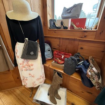 Rachel's Quality Consignment - Used, Vintage & Consignment Near Me - Litchfield, Connecticut