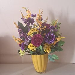River City Florist - This is what was suppose to have blue and purple roses, gold ribbon and yellow highlights. FAIL