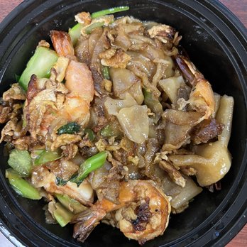Nourish - Pad Se Ew with shrimp - Thai Near Me - Brooklyn, New York Nourish - Pad Se Ew with shrimp - Thai Near Me - Brooklyn, New York