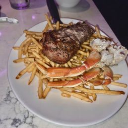 Sirloin steak with crablegs