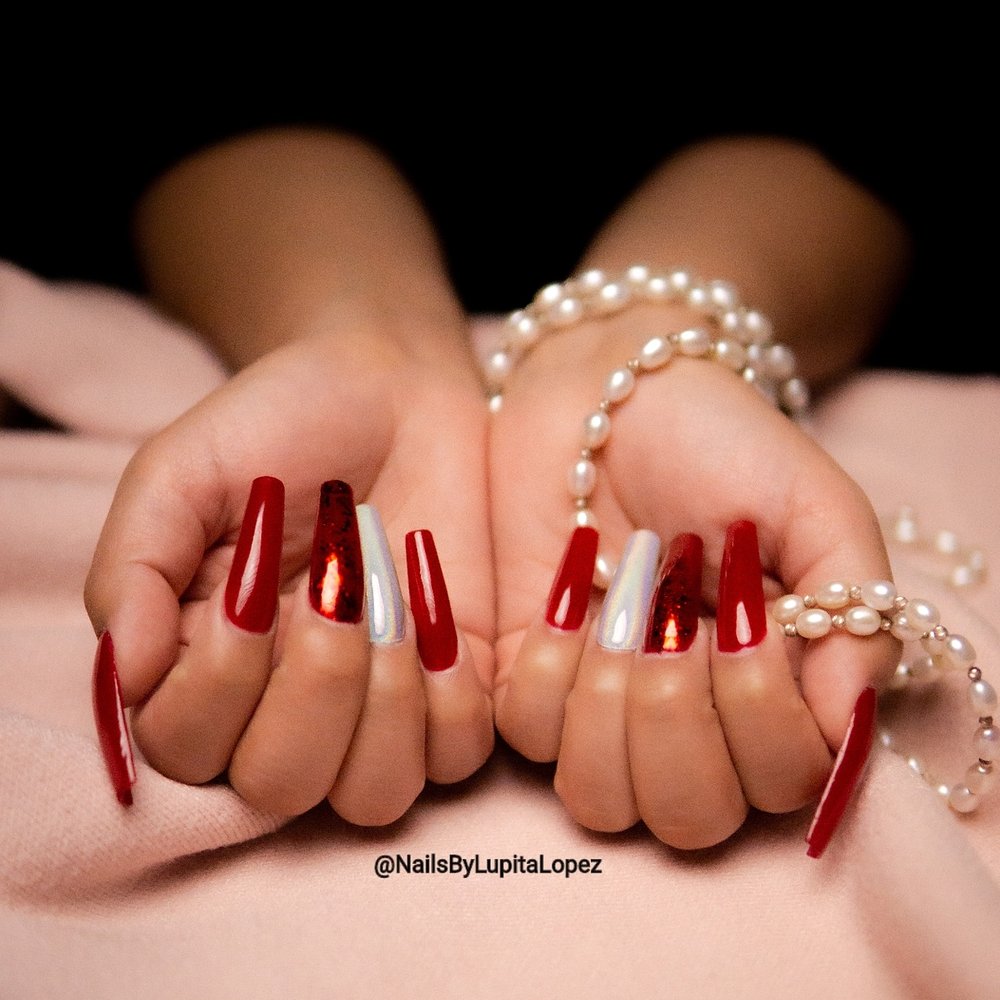 Nailsbylupitalopez Logo
