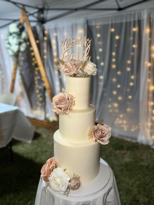 Custom Wedding/Anniversary Cakes - Custom Wedding/Anniversary Cakes Custom Wedding/Anniversary Cakes - Custom Wedding/Anniversary Cakes