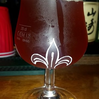 The Daily Pint - Red and White Wietbier - Sports Bars Near Me - Santa Monica, California