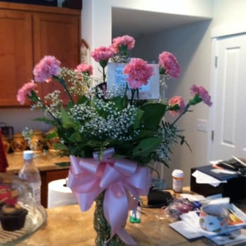 Beaverton Florists - And the arrangement they sent when we called to complain... SO much better! - Florists Near Me - Beaverton, Oregon