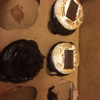 Molly's Cupcakes - Cupcakes Near Me - Chicago, Illinois