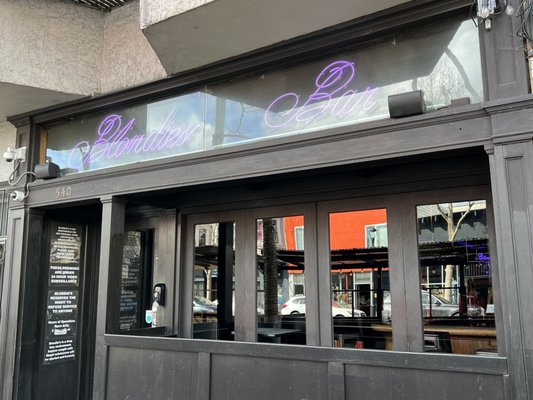 Blondie's Bar by null