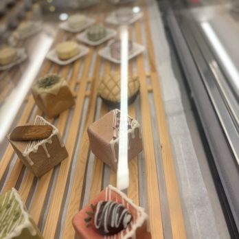 KŌRI Bakery & Dessert - Desserts Near Me - Orlando, Florida