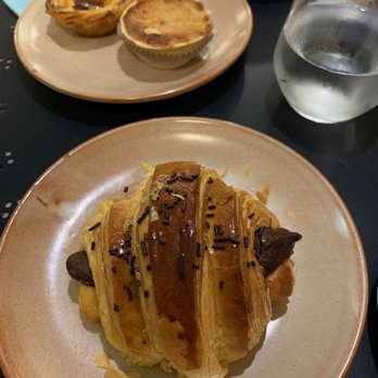 Pastelaria Batalha - Chocolate croissant - Bakeries Near Me - Lisbon, 11 Pastelaria Batalha - Chocolate croissant - Bakeries Near Me - Lisbon, 11