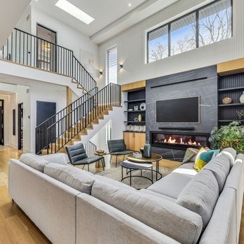 Vittoria Logli - Living room at Magnolia Street, Glenview, IL, sold by Vittoria Logli Team - Real Estate Agents Near Me - Glenview, Illinois Vittoria Logli - Living room at Magnolia Street, Glenview, IL, sold by Vittoria Logli Team - Real Estate Agents Near Me - Glenview, Illinois