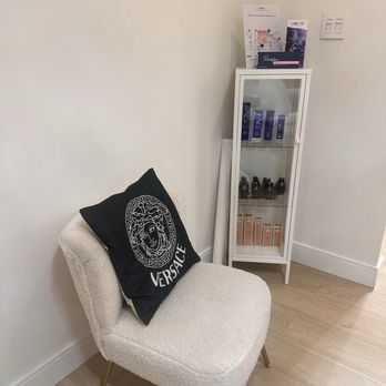 DC Beauty Bar - Spa chair - Medical Spas Near Me - Milton, Ontario DC Beauty Bar - Spa chair - Medical Spas Near Me - Milton, Ontario