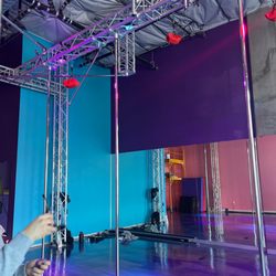 Ly's Pole Studio - Pretty colors