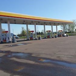 Shell Food Mart - Lots of pumps