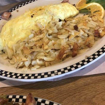 Black Bear Diner Beaverton - Chicken omelette - American Near Me - Beaverton, Oregon
